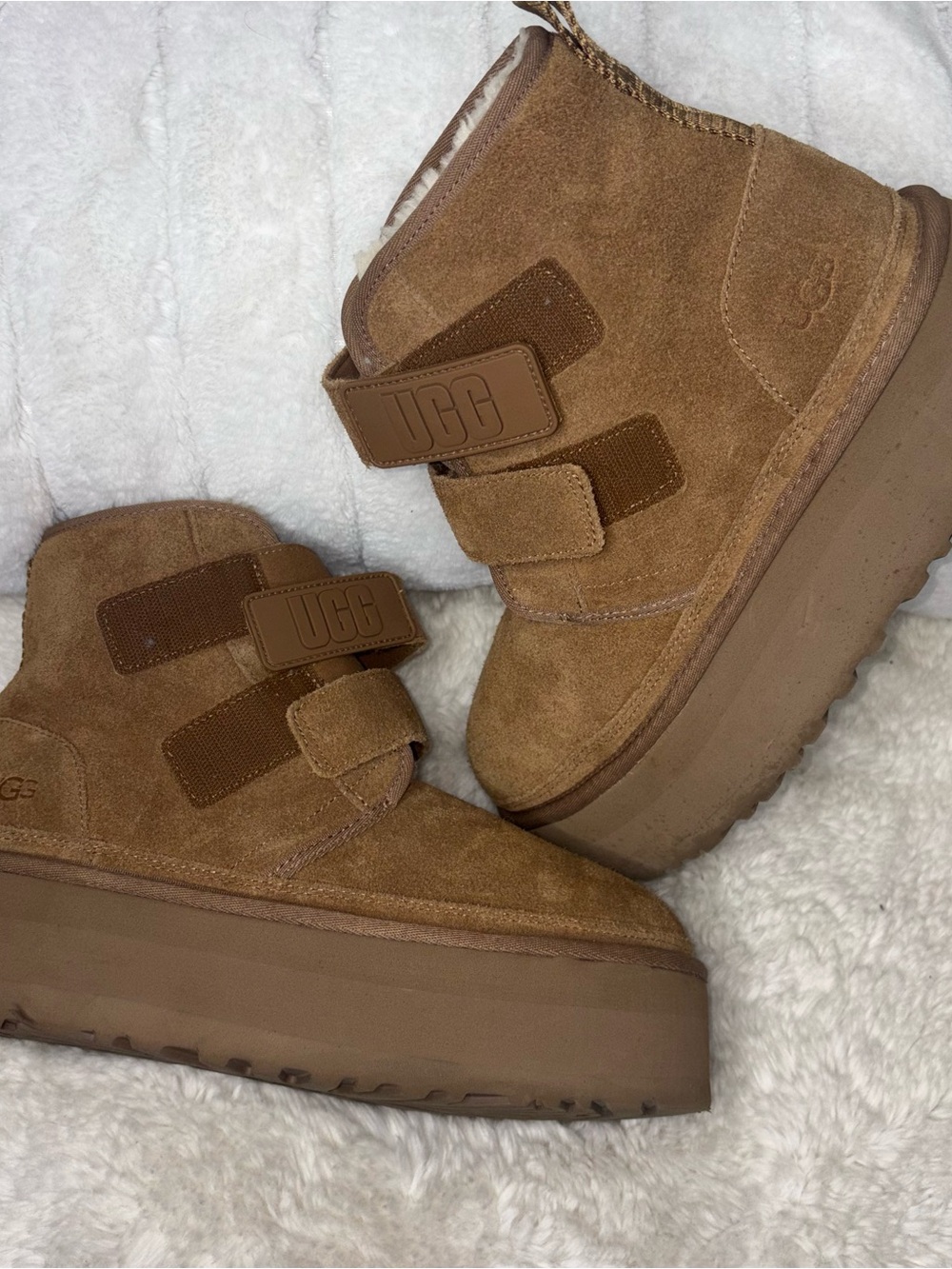 UGG Chestnut Suede Platform Shearling Strap Boots neumel size 9